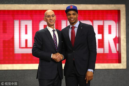 是他在聚光 是他在聚光